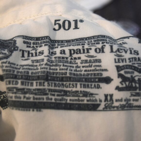 White Levi's 501's w/a‎ button fly 29x30 - Picture 10 of 13